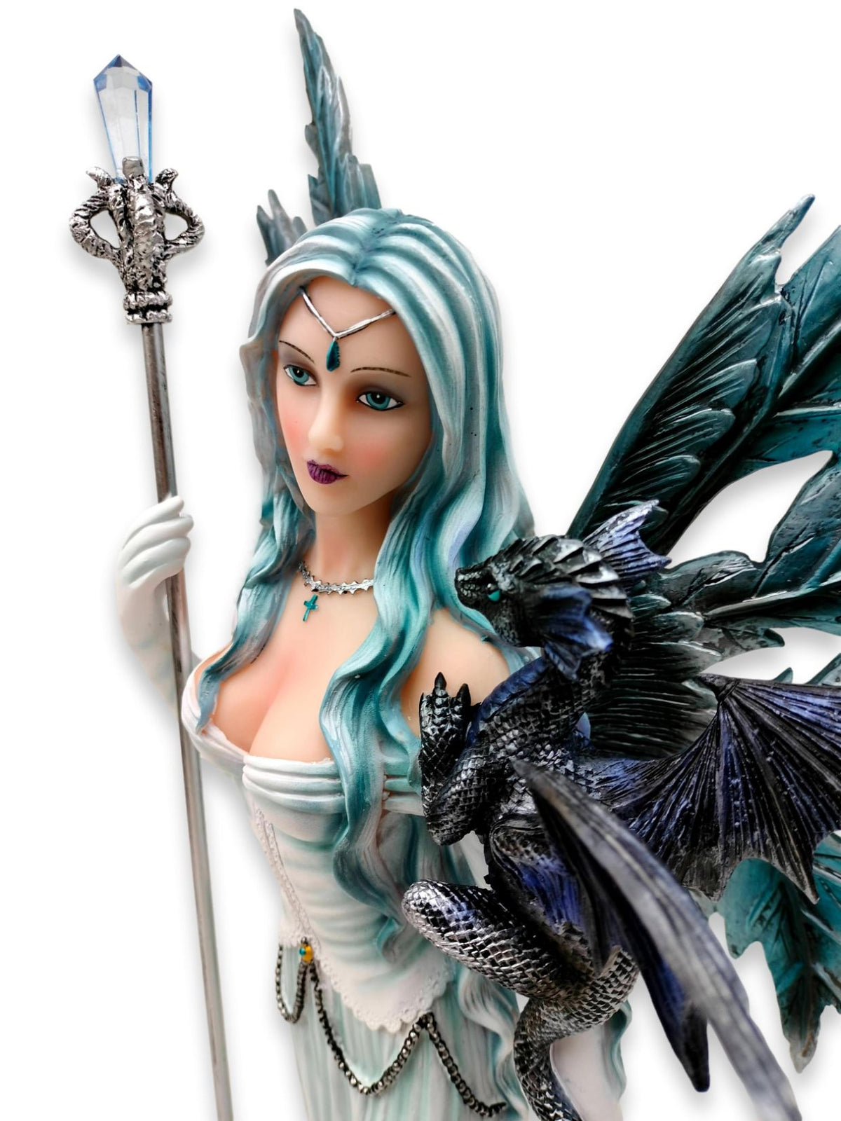 Elf Corcia con su dragón y su bastón