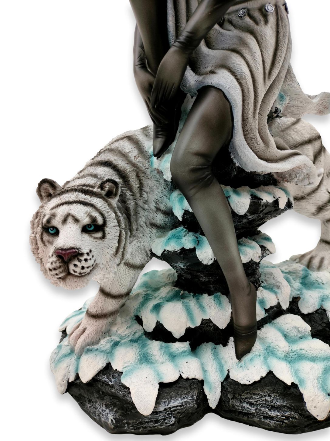 Eleven Tigrale with a white tiger