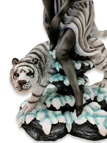 Eleven Tigrale with a white tiger
