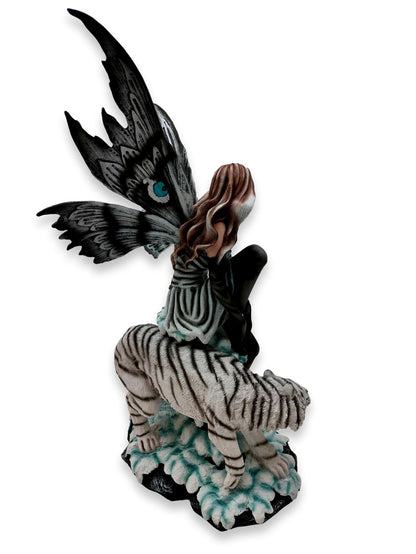 Eleven Tigrale with a white tiger
