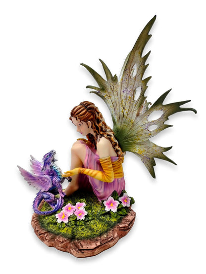 Elf mit Drache im Wald
