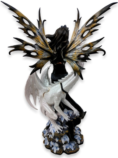 Noiral mit ihrem Drachen