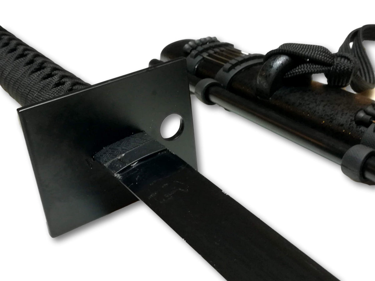 Katana con cerbottana e frecce